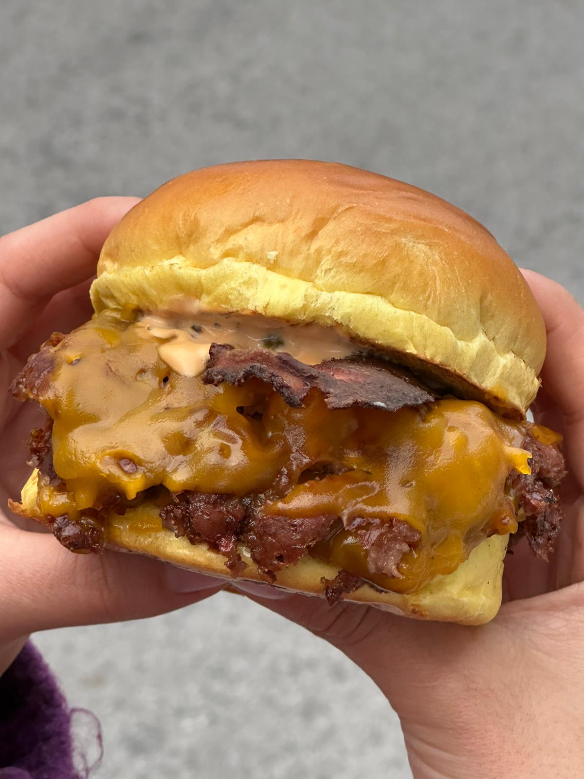 Burger Fanatiko con doble carne, queso y bacon